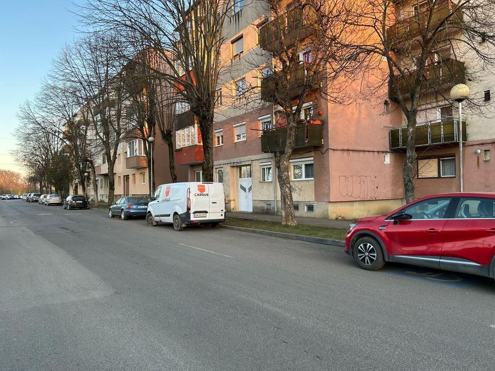 Vand apartament 3 camere - Poză 1