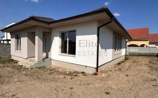 Casă de vânzare cu 4 camere în Sânmartin, Bihor - Poză 1