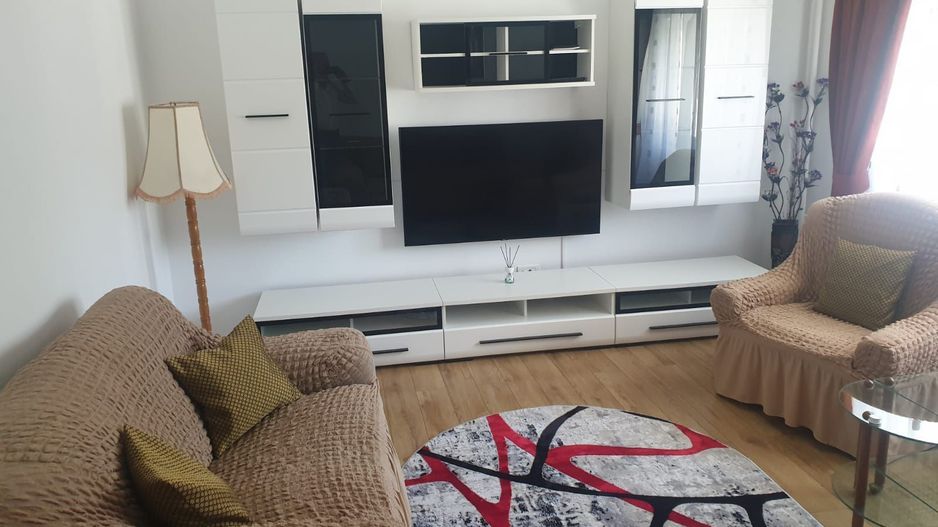 Vânzare Apartament 4 Camere /2 Minute de Mall Vitan Complet Renovat și Mobilat - Poză 3