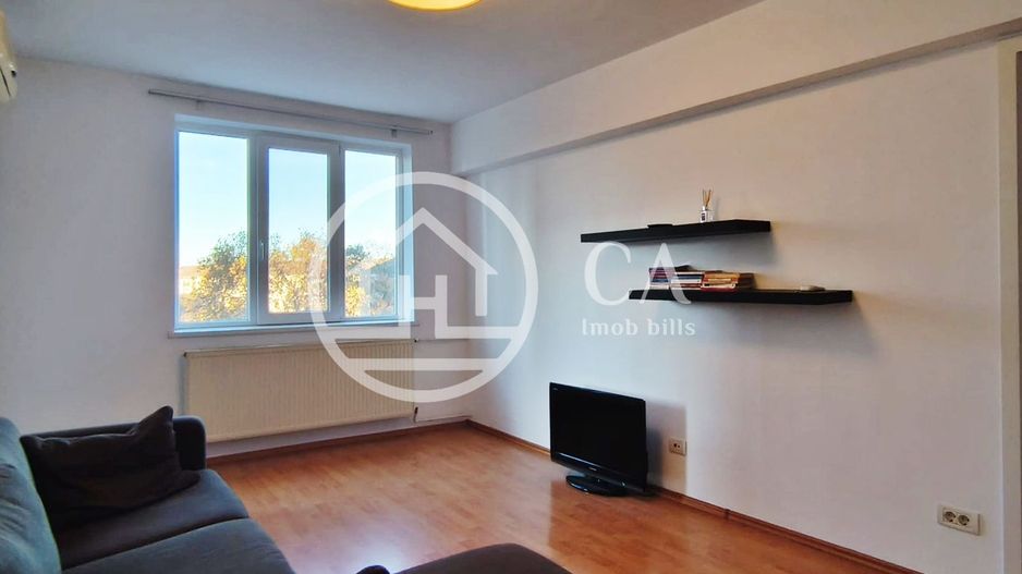 Apartament de vânzare cu 3 camere în zona Rogerius, Oradea - Poză 2
