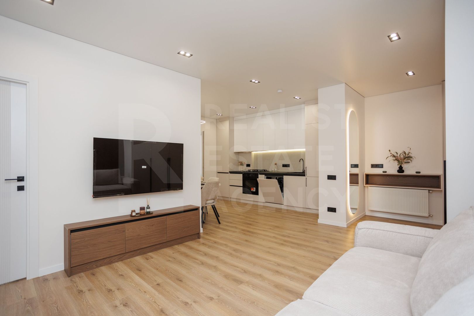 Vânzare, apartament, 2 camere, str. Regina Elizabeta, Durlești. - Poză 1