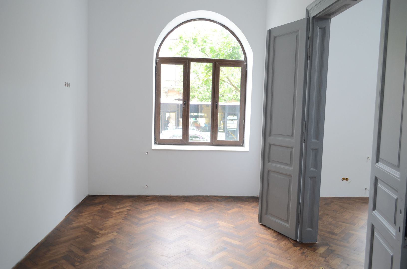 Apartament renovat in cladire interbelica, zona centrala - Poză 6