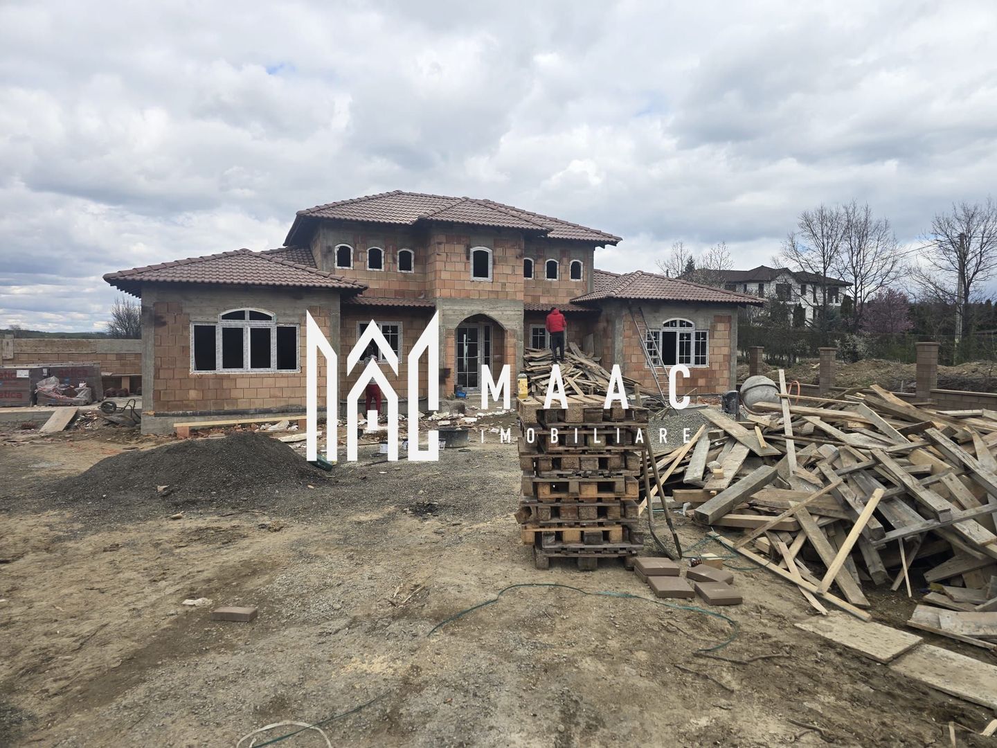 Casa stil mediteranian 4 dormitoare 800 mp teren Tocile Sibiu - Poză 4