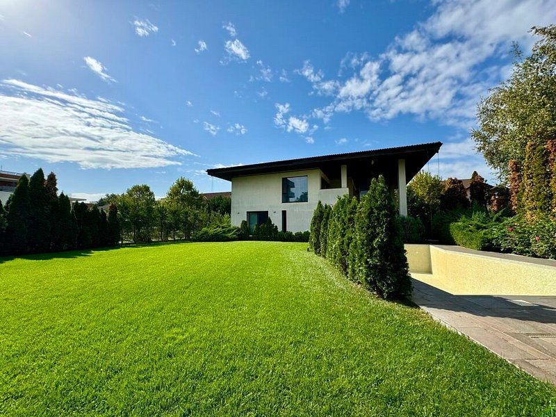 Vila lux de vanzare in cel mai dorit complex din Erou Iancu Nicolae-locatie rara - Poză 39