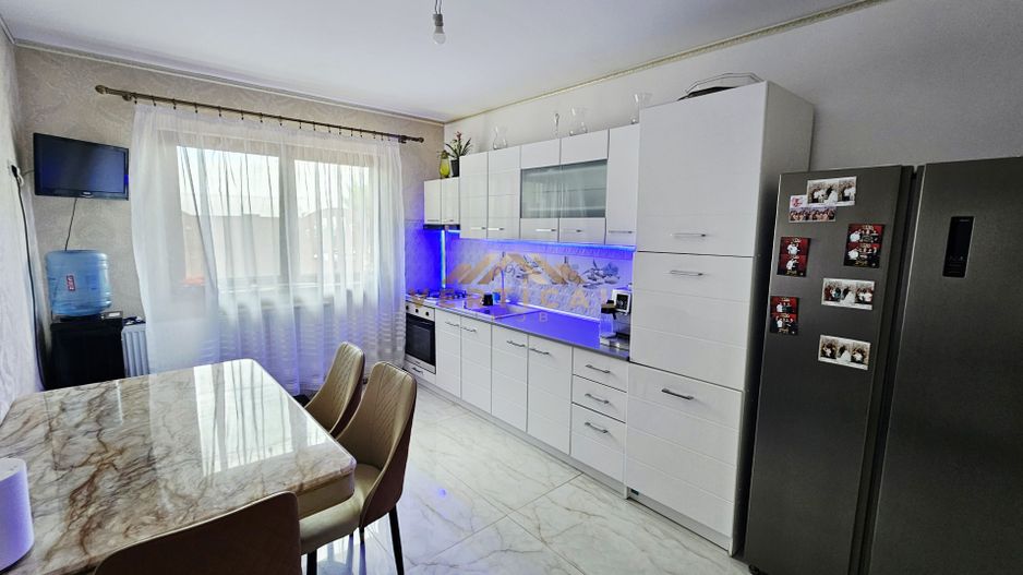 Vila 6 camere la intrare in Dobreni - Poză 4