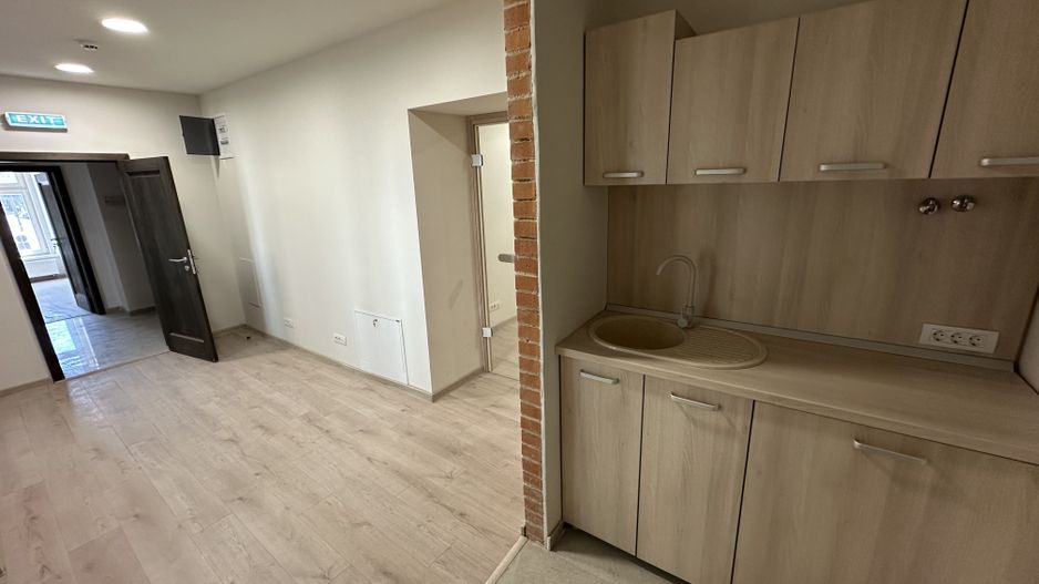 Spatii de birouri Ultracentral suprafață  de 27.7 mp - Poză 1