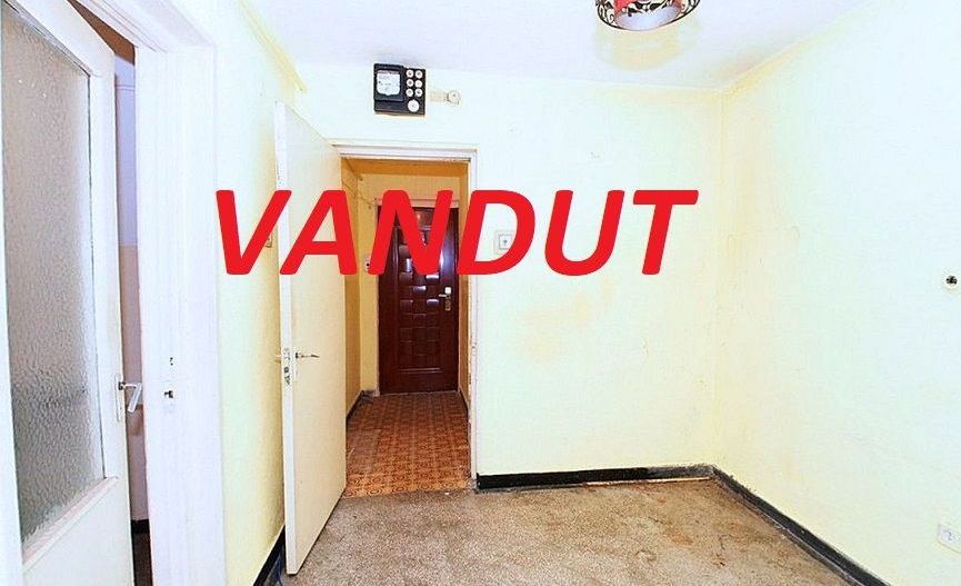 Vanzare apartament 3 camere, decomandat, etaj 2, Gavana - Poză 1