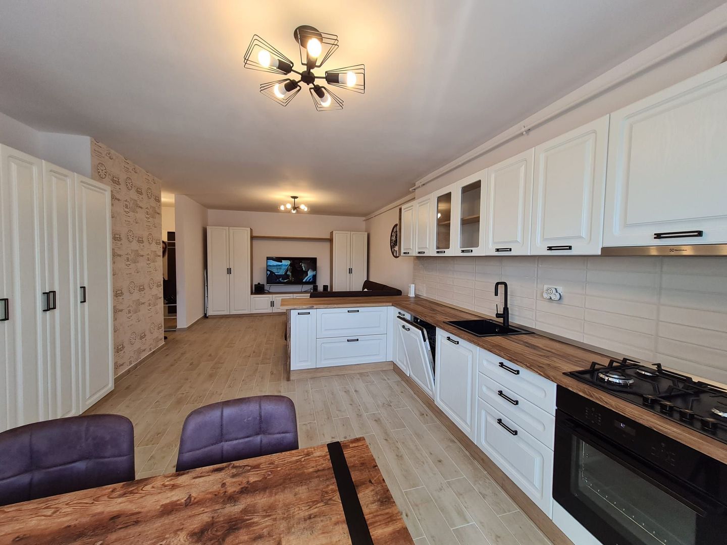 Lux la 5 minute de Iulius Town - Poză 11