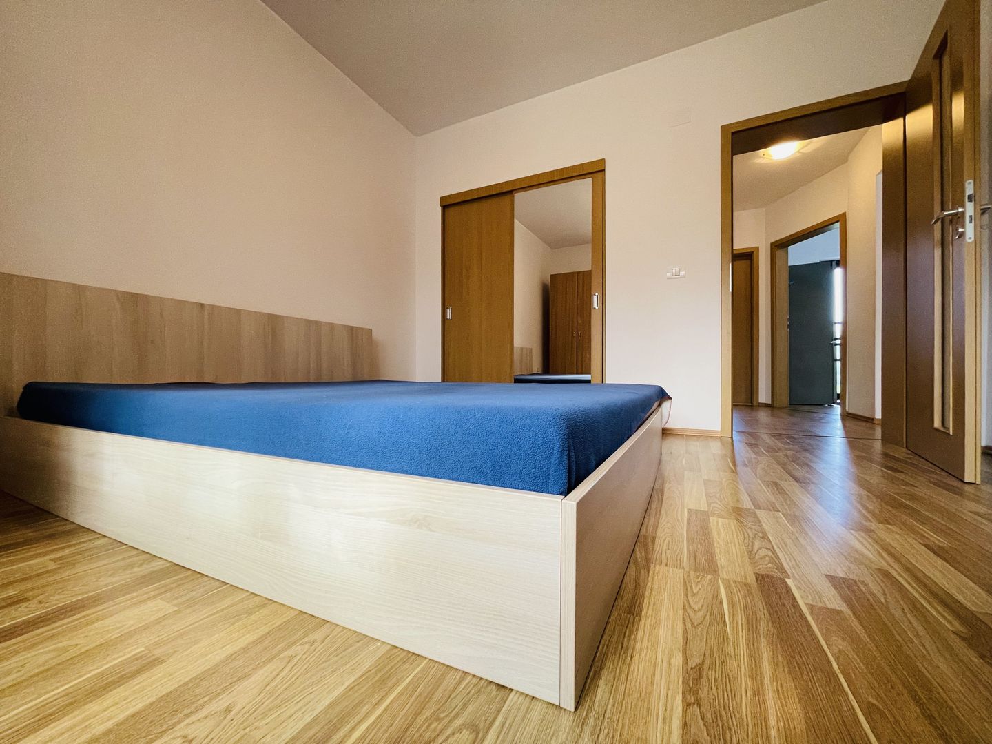 Casa din Dumbravita, 4 camere, 110 mp - Confort si liniste - Poză 1