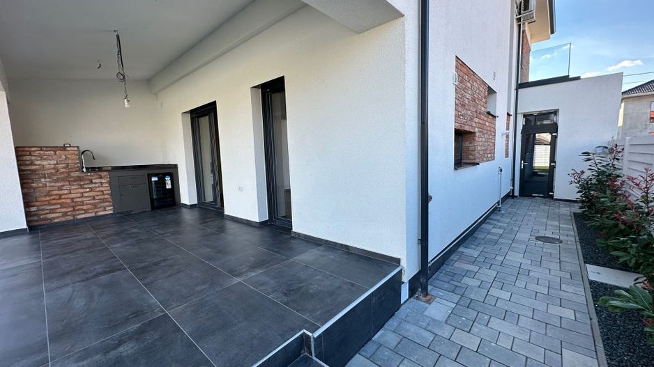 Duplex deosebit cu garaj și subsol - Poză 3