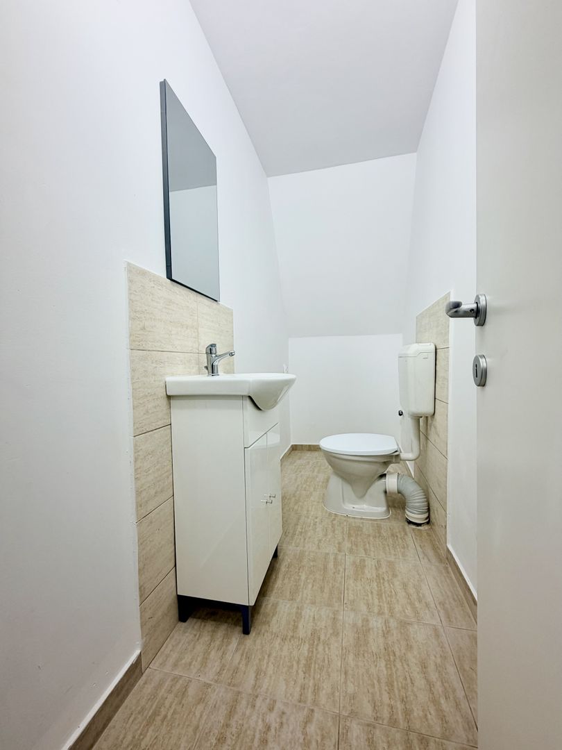 Spațiu comercial de închiriat – artera principală în nordul orașului. - Poză 17