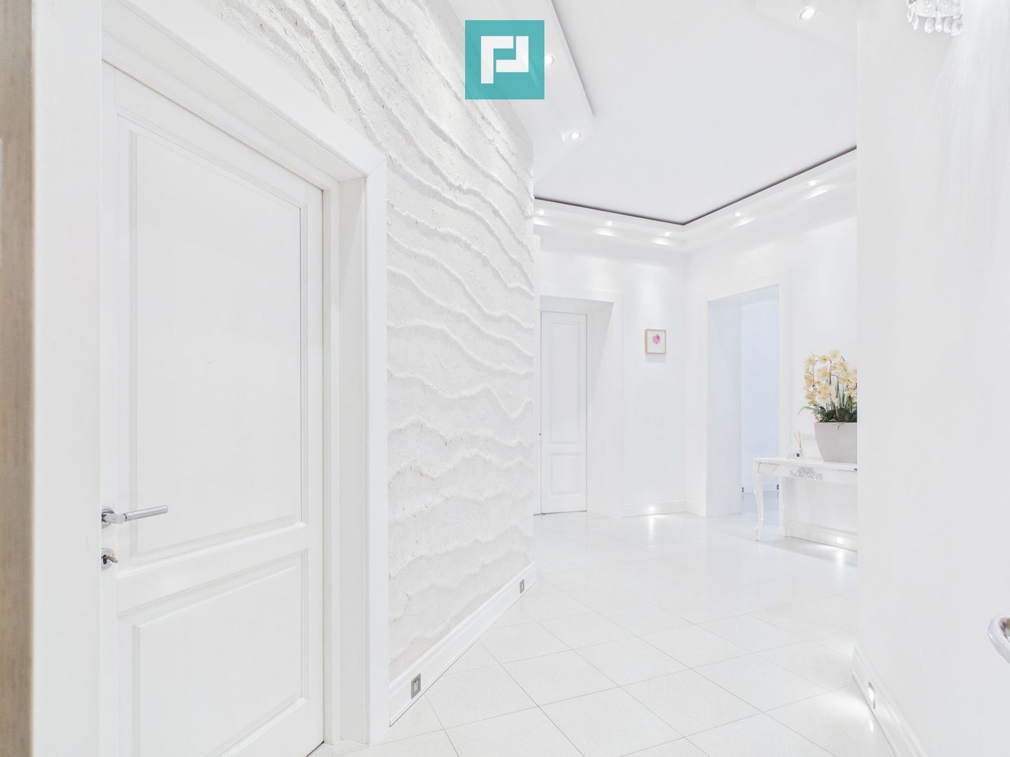 Apartament deosebit în clădire istorică central - Poză 6