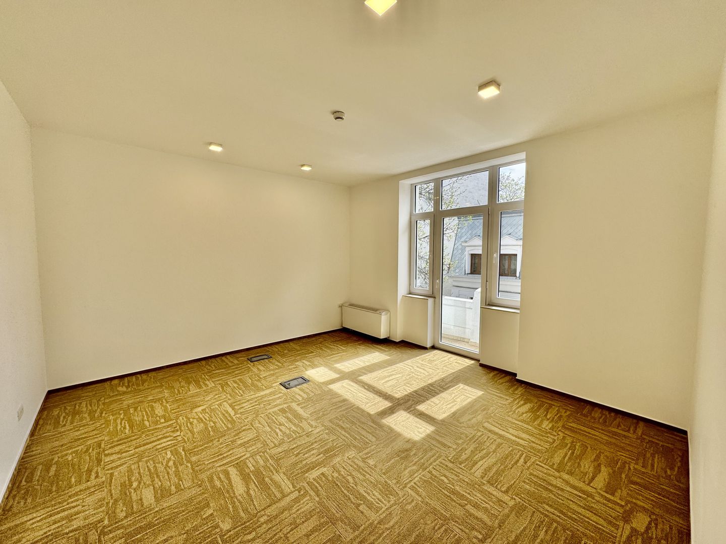 Cladire Brancoveneasca 30 de birouri 1100 mp dubla deschidere - Poză 9