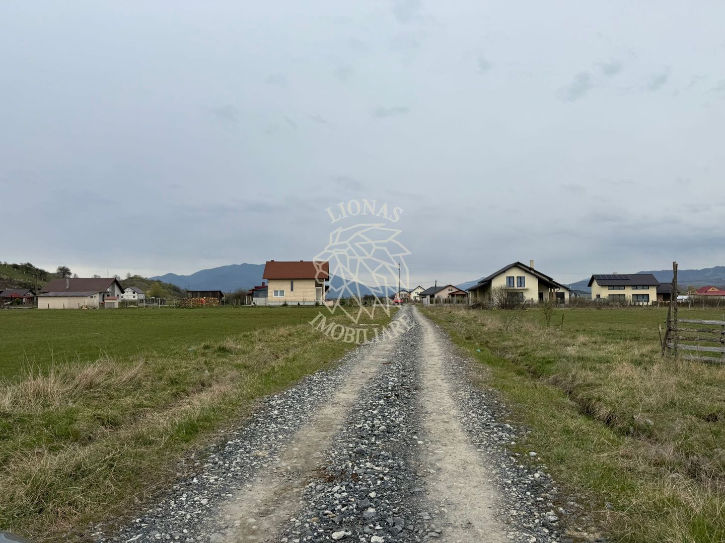 Teren intravilan 2166 mp-Parcelabil-utilitati-Livezile, Zona Rit - Poză 2