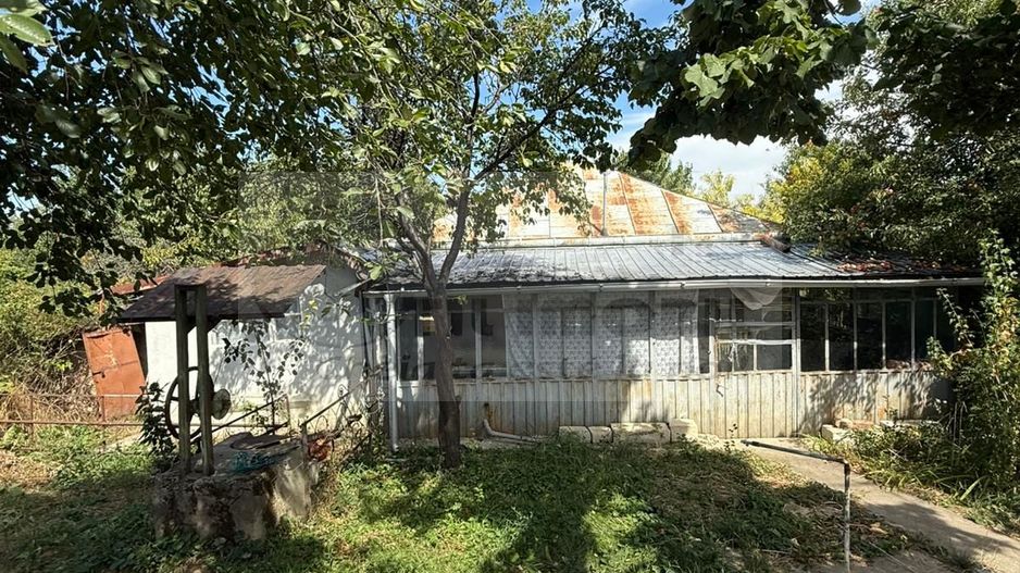 Casă + 2129 mp teren, zonă liniștită, Goruni, Iași – 76.000 euro - Poză 1