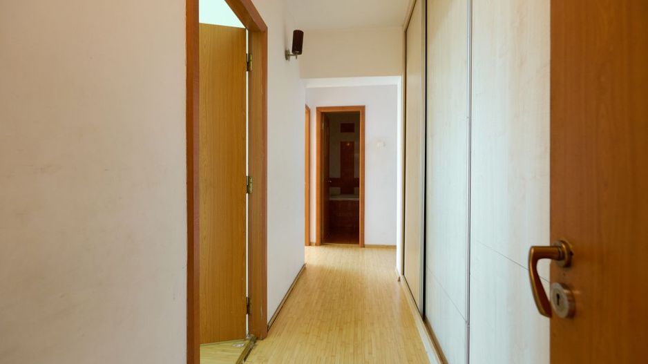 Apartament 4 Camere Decomandat | Craiovei | 3 Balcoane | Parcare - Poză 8