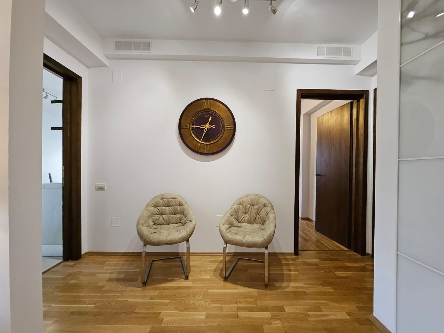 Apartament superb 3 camere, Cartierul Francez, terasă, 2 parcări subterane - Poză 16