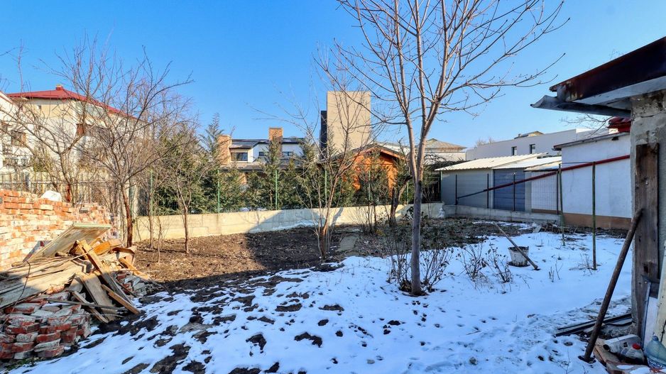 Centru- Casă boierească individuală- 5 camere si  451 mp teren - Poză 2