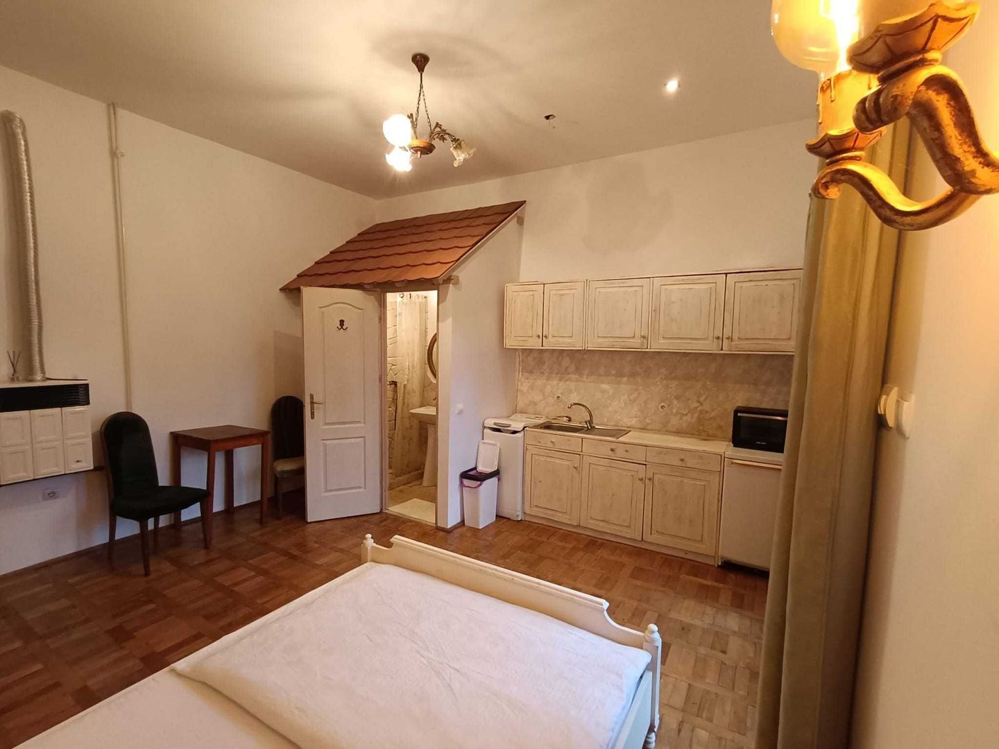 Garsoniera cu terasa proprie in vila interbelica | 20 mp + 16 mp terasa | Centru - Poză 6