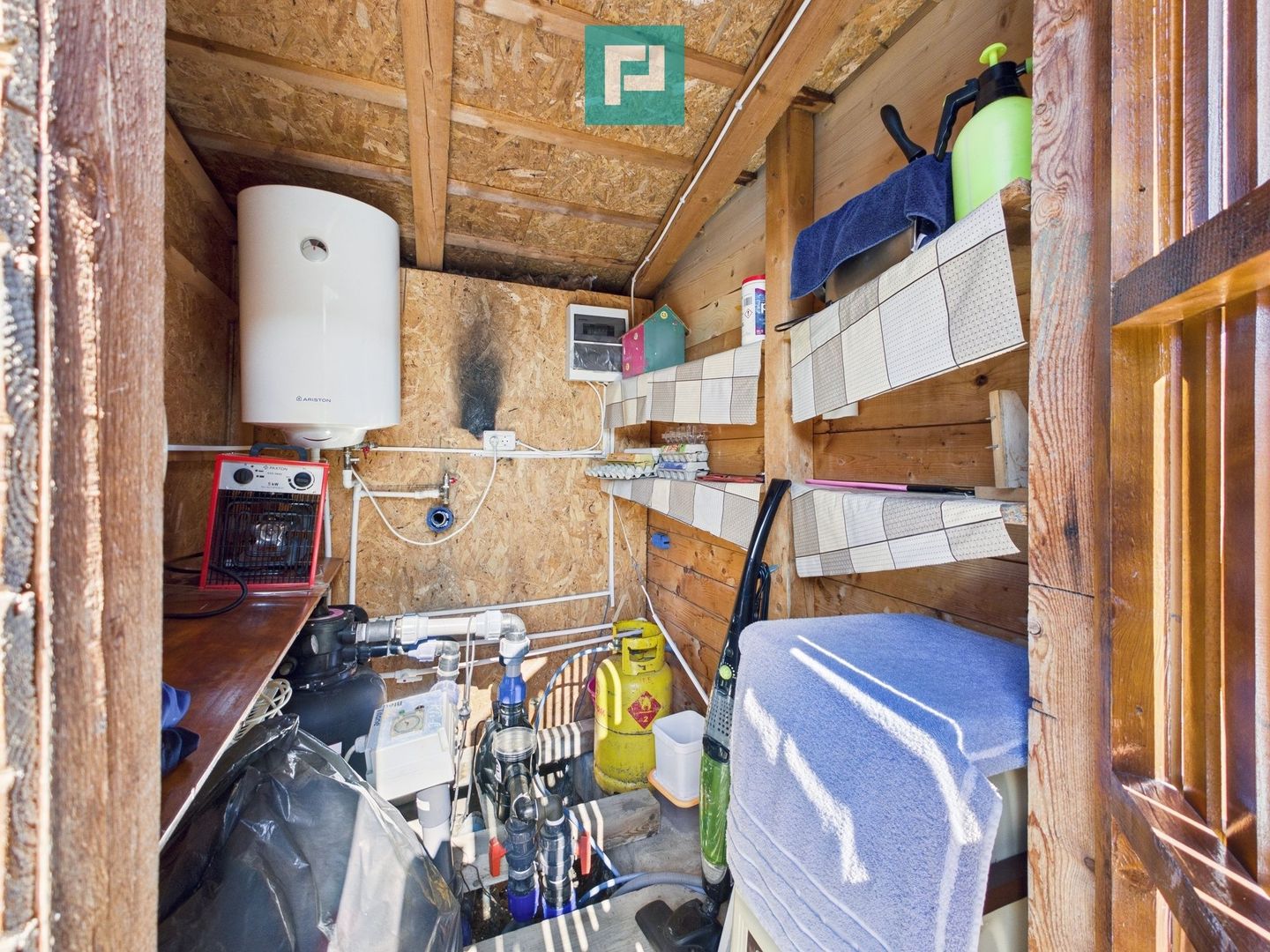 Casa cu potential multiplu in Curtici - Poză 41