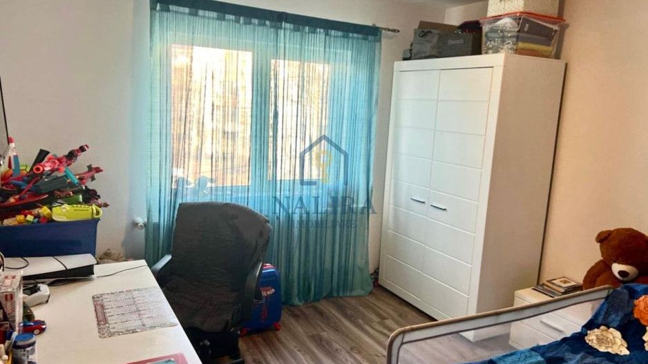 Vanzare apartament - 3 camere  - etaj intermediar - Paltinisului - Poză 10