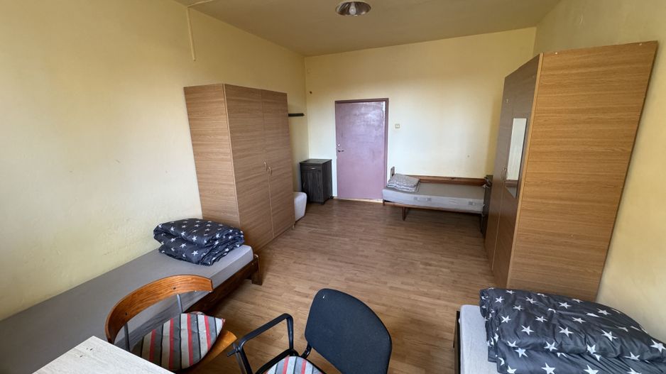 24 de locuri de cazare in 8 garsoniere si anexe pe un etaj intreg - Poză 6