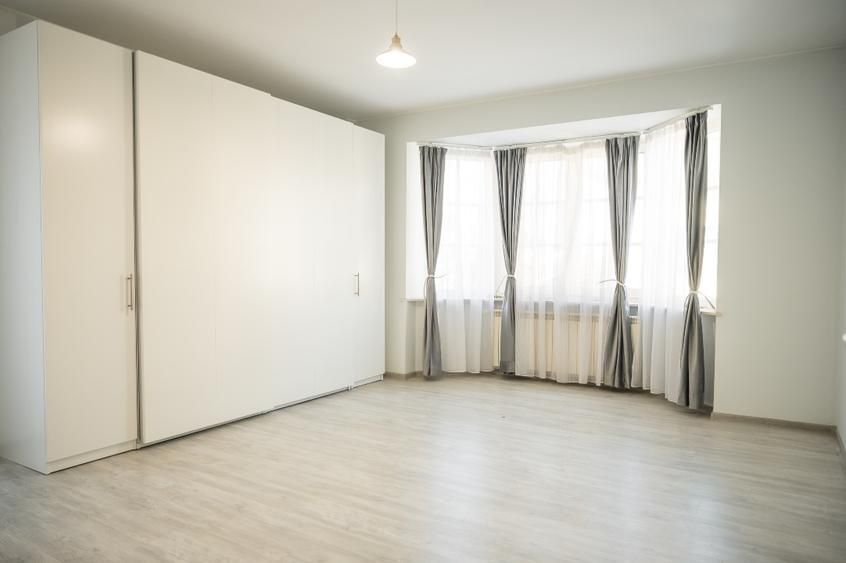 Pipera - Vilă modernă cu 4 dormitoare, curte generoasă și parcare subterană - Poză 10