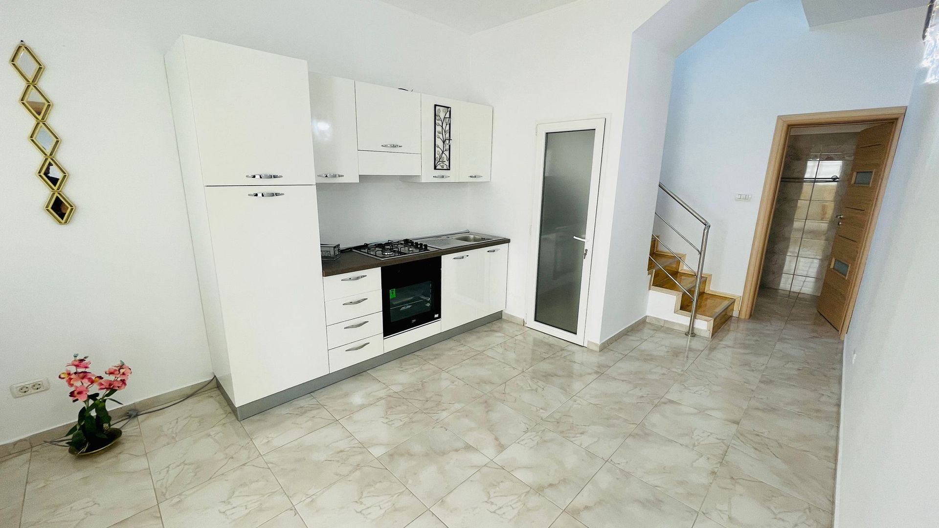 Casa  de vanzare tip duplex 5 camere Cioplani - Poză 12