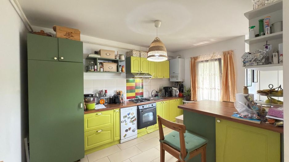 Pozitie excelenta - situata la margine. 3 dormitoare. Curte mare. - Poză 3