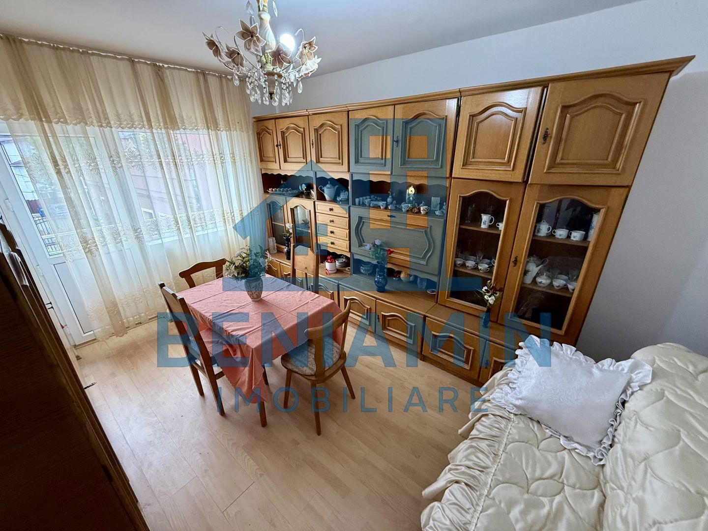 Casa spatioasa - D+P+1+M - 226mp - Bibescu - 1Mai - Poză 10