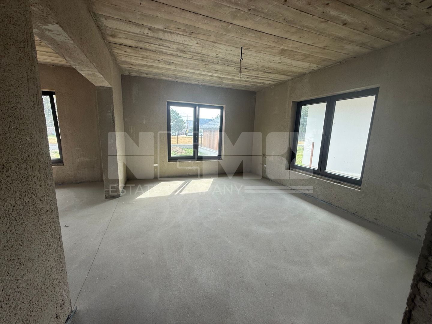 Casă semifinisată în Horodnic de Sus | 203 mp | Teren 1.000 Mp - Poză 4
