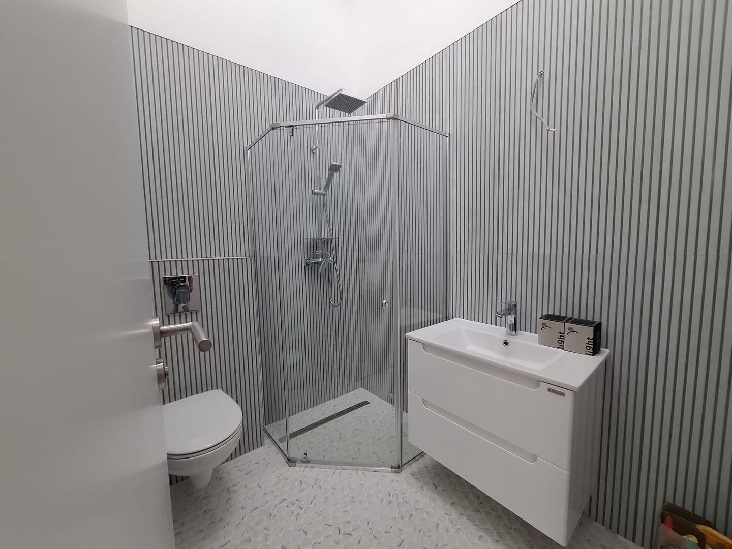 Apartament 2 camere in Vila , Centrala Proprie , Totul Nou L354 - Poză 10