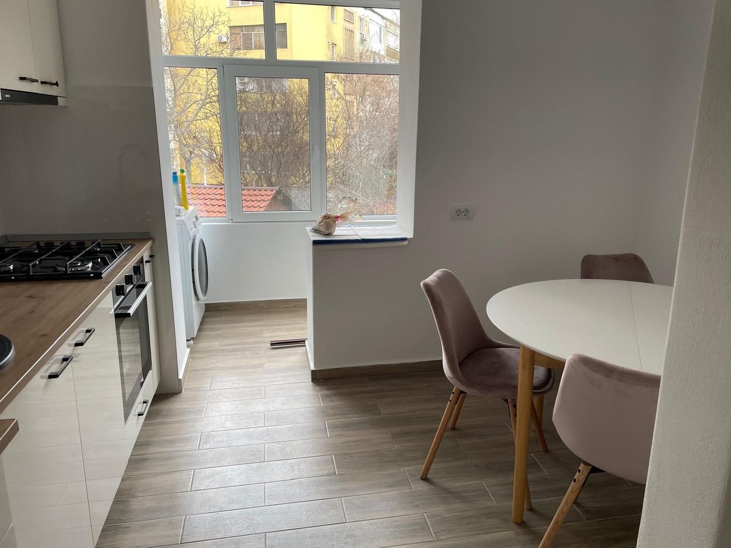 Spitalul Judetean | 2 Camere | Etaj 1 | Renovat complet | Centrala proprie - Poză 3