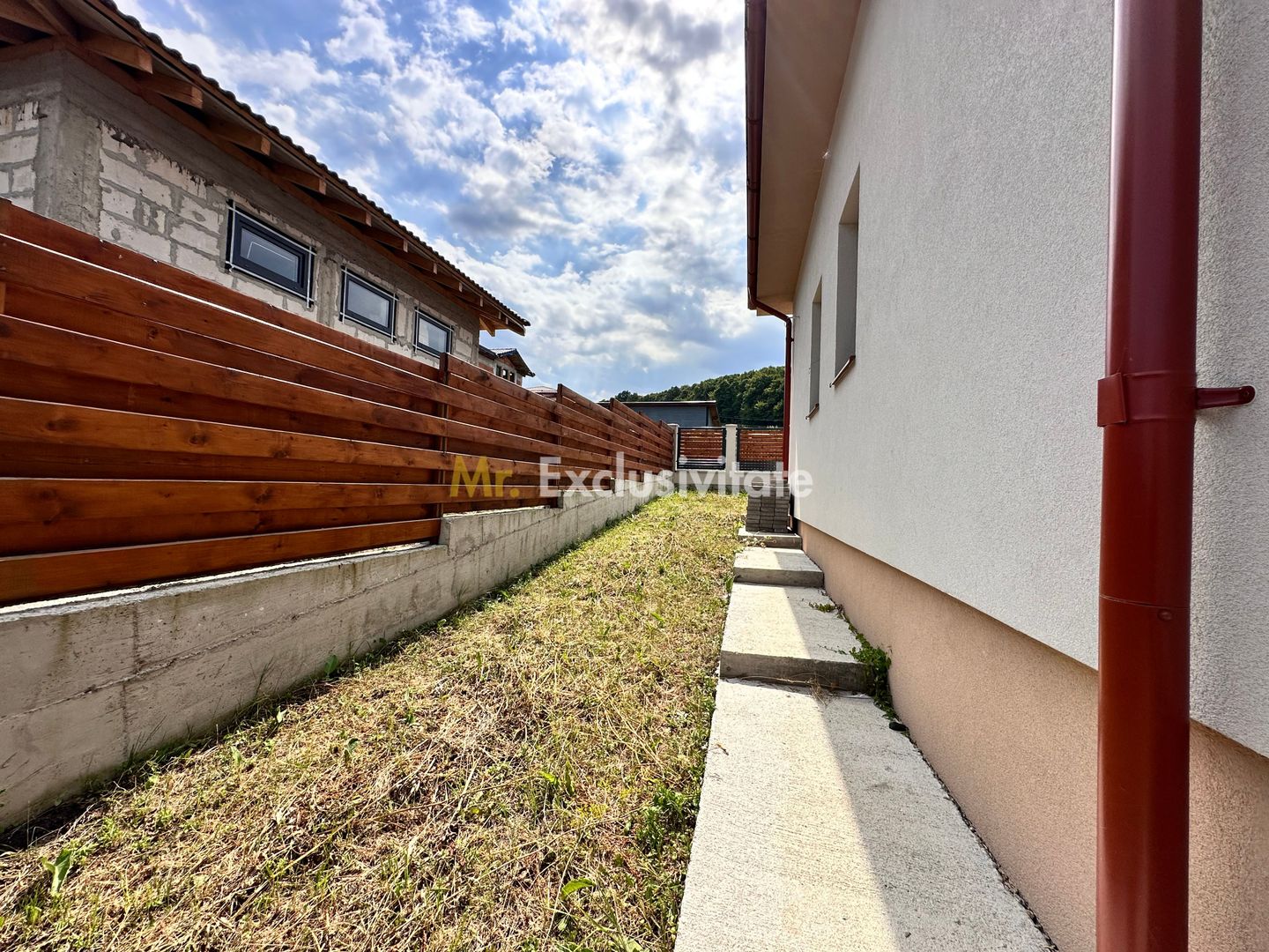 Casa individuala-4 dormitoare,225 mp utili,garaj-Chinteni - Poză 4