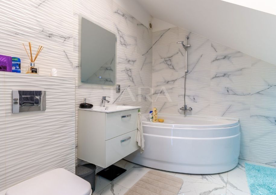 Duplex modern în Florești, cu 4 camere, curte proprie și parcare. - Poză 6