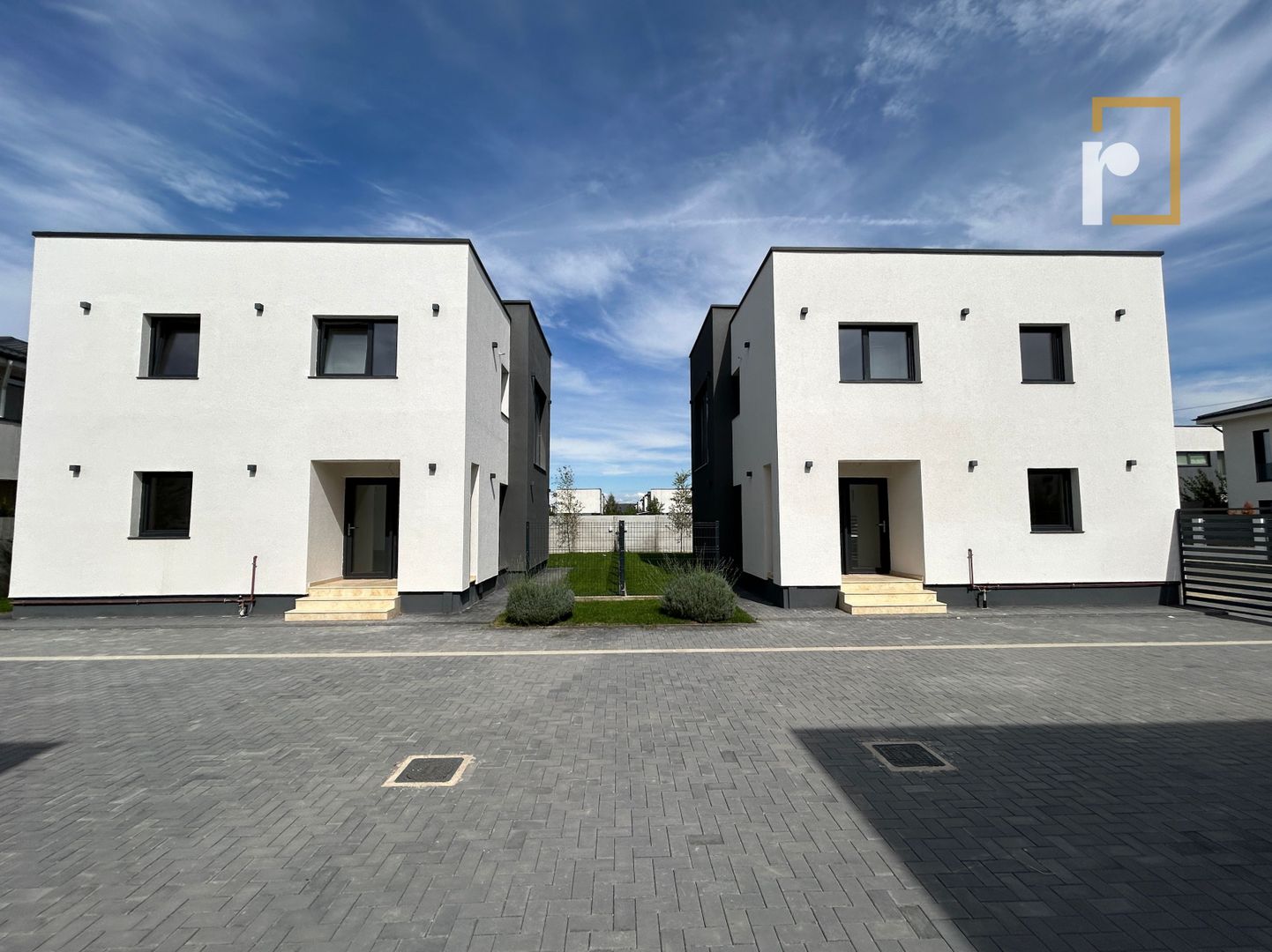 Vila individuala 4 camere | Tunari - Poză 1