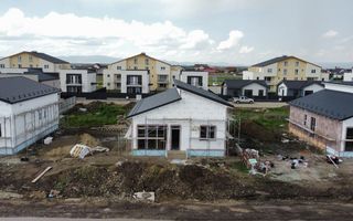 Casă/Vilă cu 4 camere la vânzare - Sânpetru - Poză 1