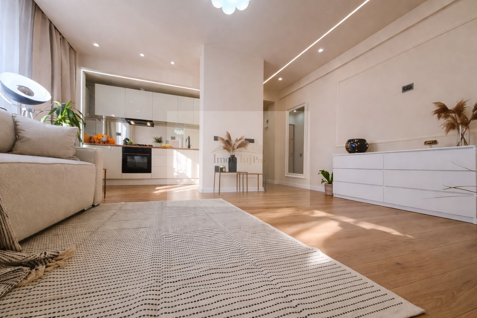 🏡 Apartament ultrafinisat– zonă semicentrală, ideal pentru investiți - Poză 2