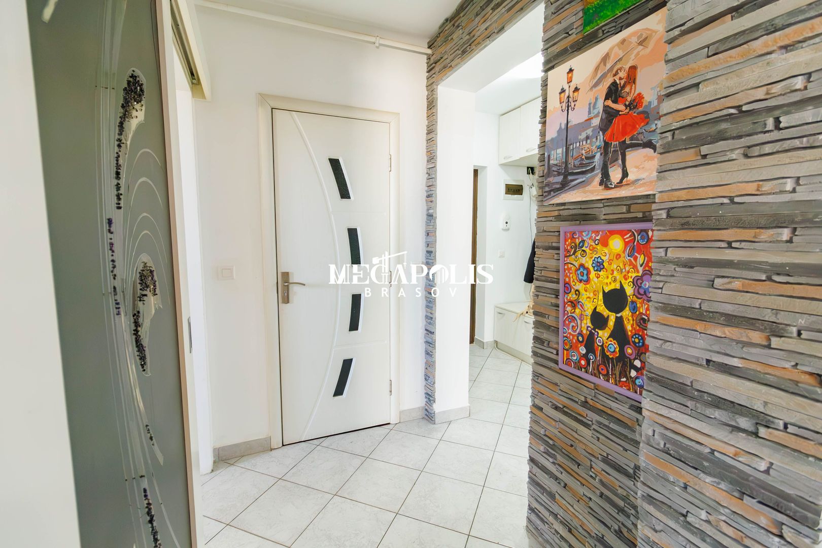 Apartament 2 Camere Decomandat / Etaj Intermediar Sanpetru - Poză 3