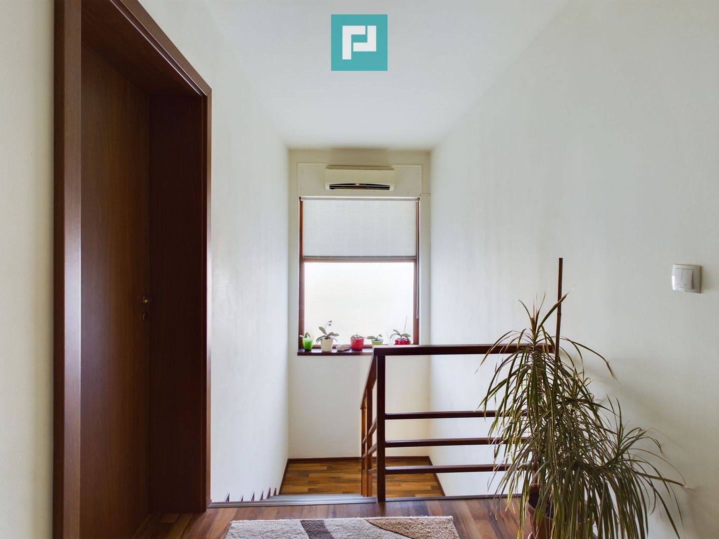 Vilă cu 5 camere de vânzare în zona Aradul Nou - Poză 23