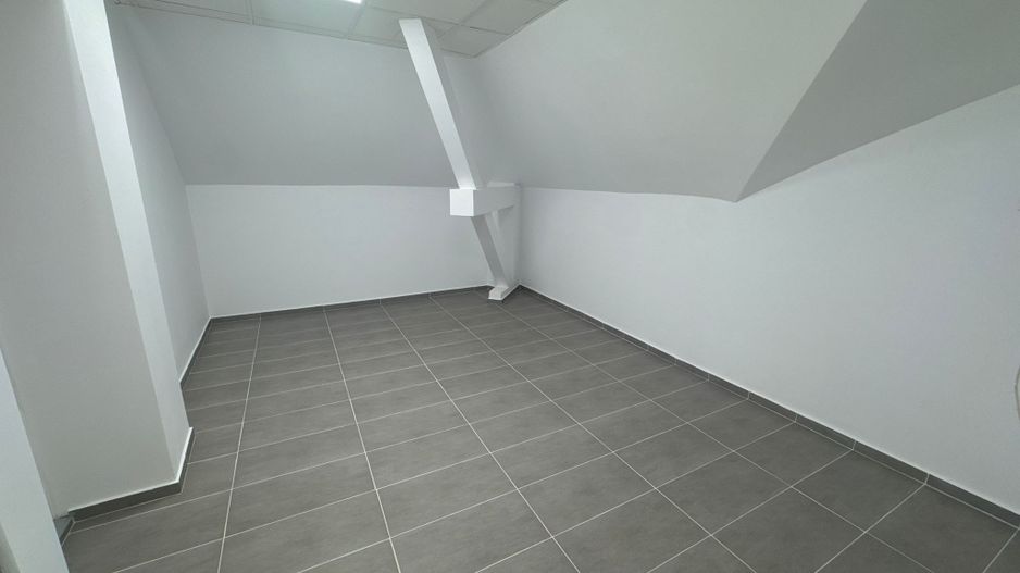 Apartament 3 Camere Nemobilat Pretabil Birou - Poză 5