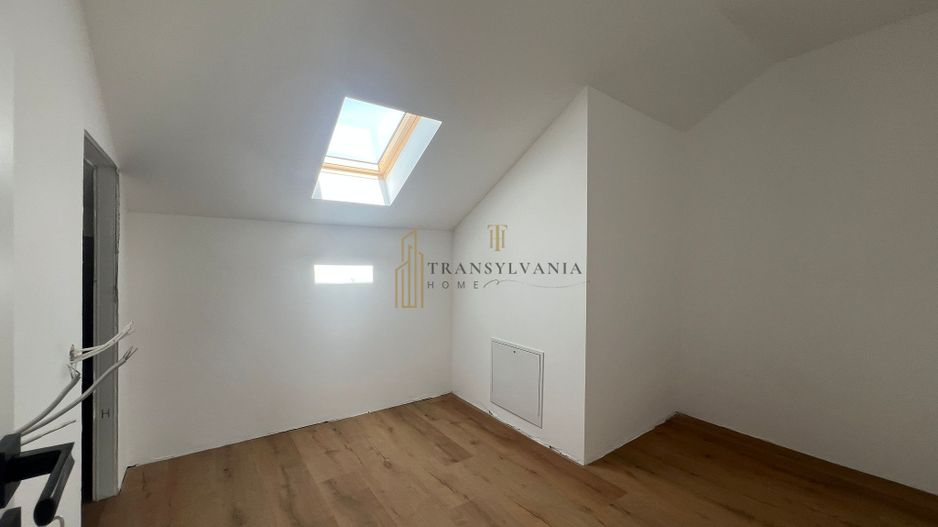 Apartament 4 camere, suprafata generoasa - Poză 11