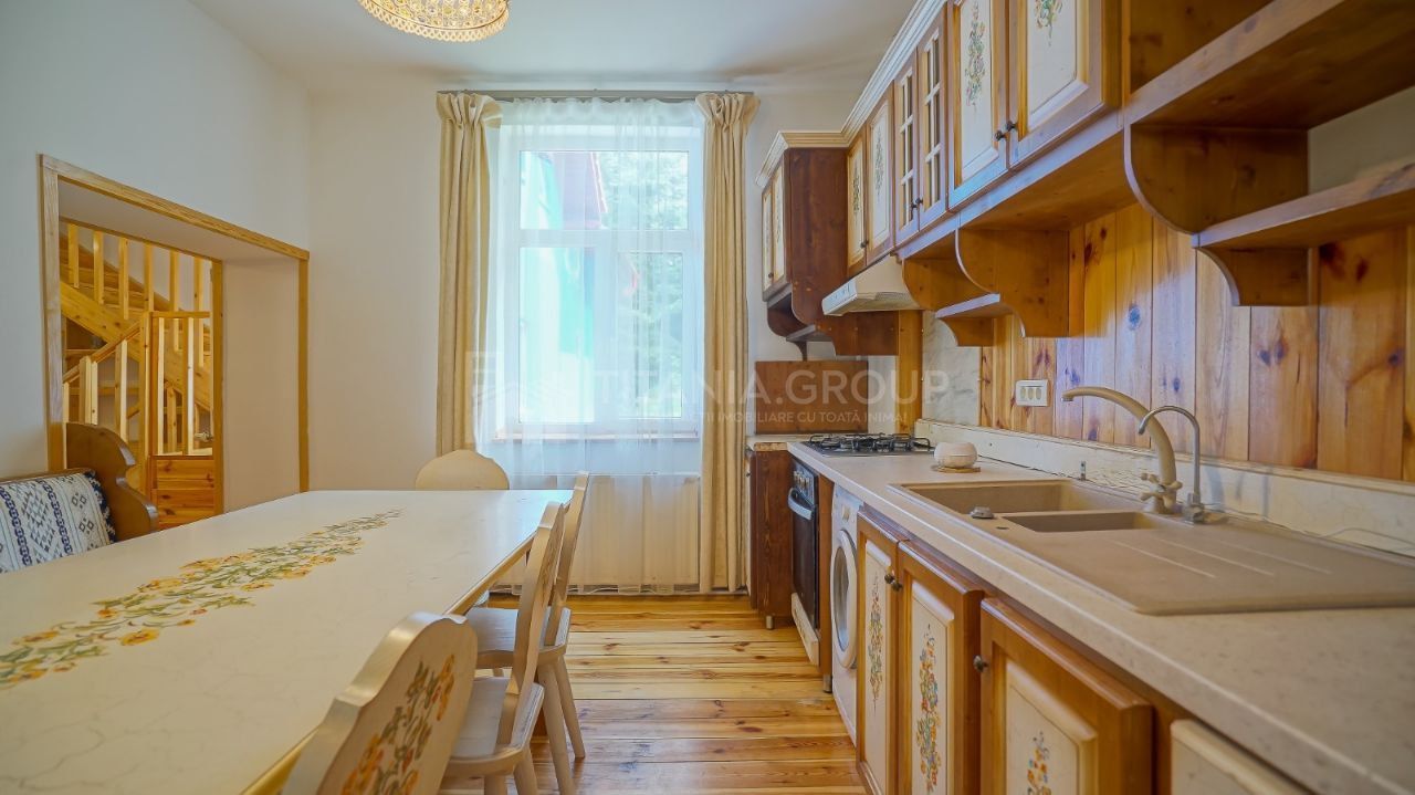 Vila in Poiana Brasov cu teren generos 1600mp, 2 corpuri, comision 0 - Poză 6