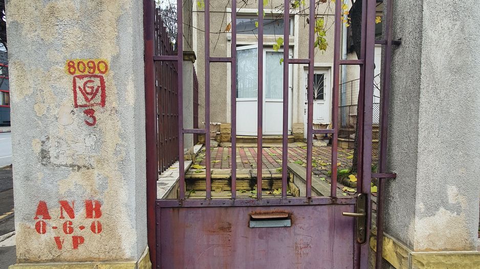 Spatiu comercial 39,22 mp + 18,17 mp pivnita + curte 18 mp - sos. Viilor - Poză 17