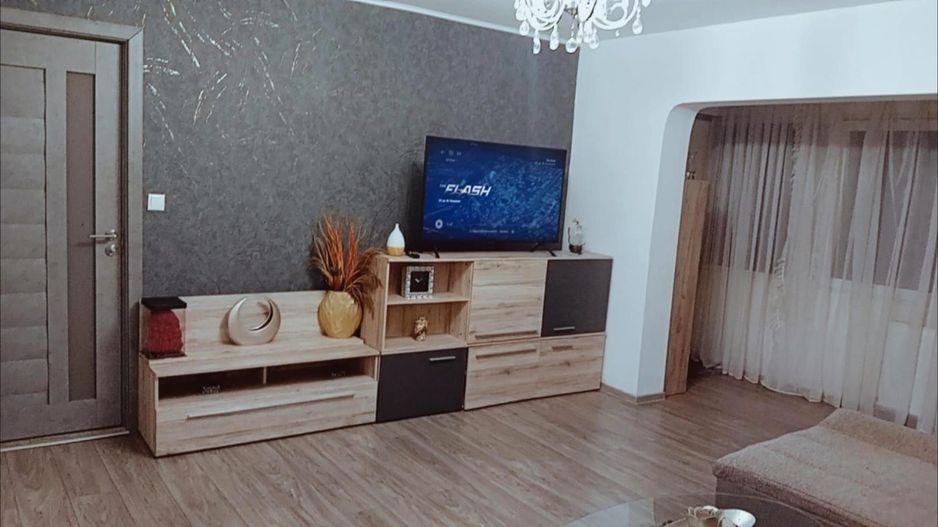 Spitalul Judetean | 3 Camere | Renovat-Mobilat-Utilat | Gradina - Poză 2