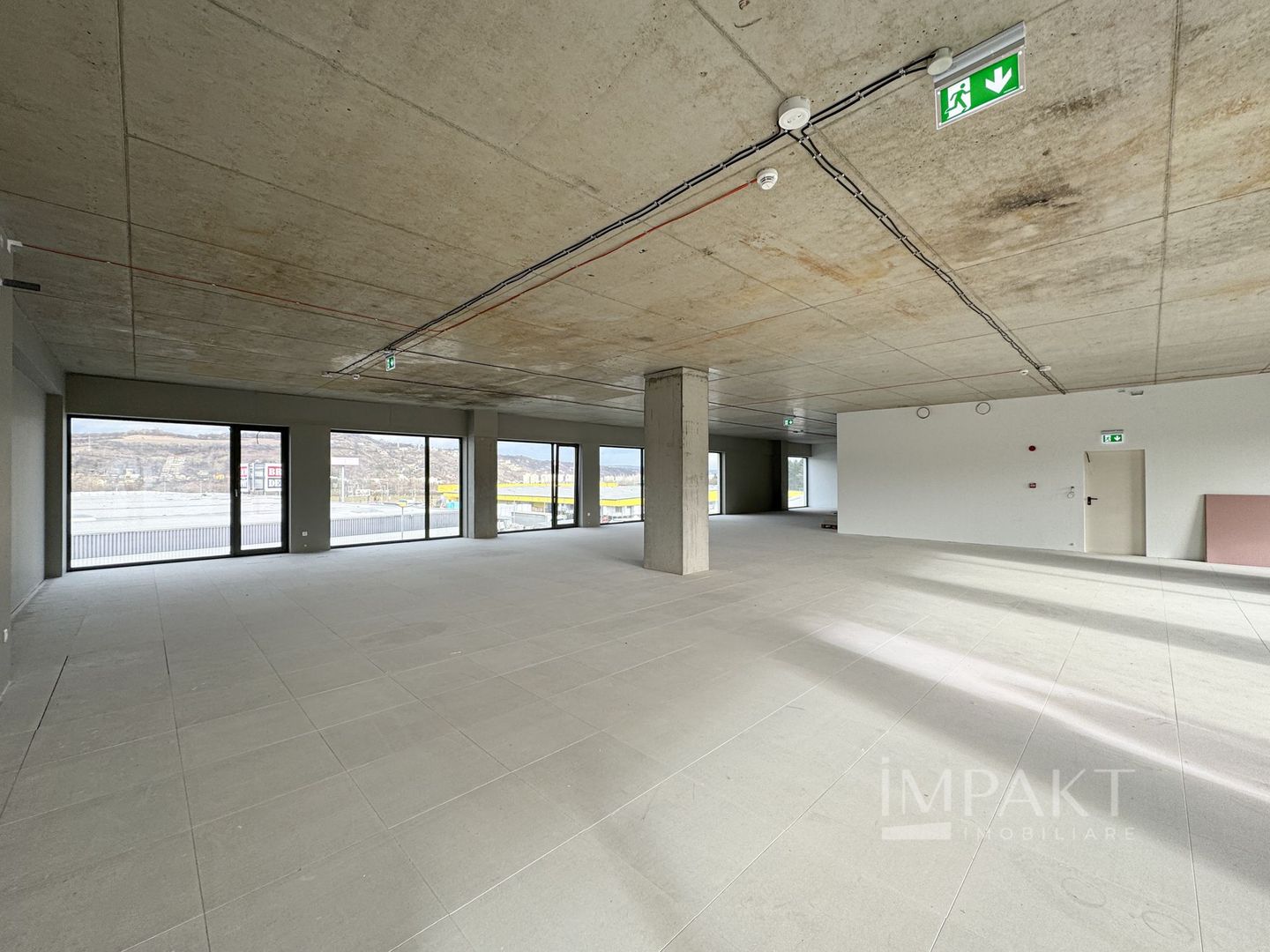 Spatiu de Birouri zona Vivo, 304 m2, terasa 35 m2 - Poză 2