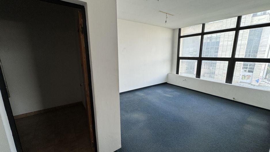 Spațiu comercial 493 mp utili | Locație centrală | Vizibilitate excelentă | - Poză 41