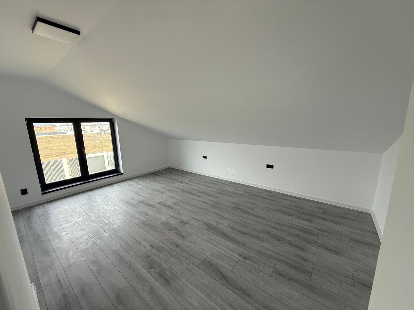 Vilă Premium cu 5 Camere în Tunari | Lângă Cosmopolis & Școala Mark T. - Poză 15