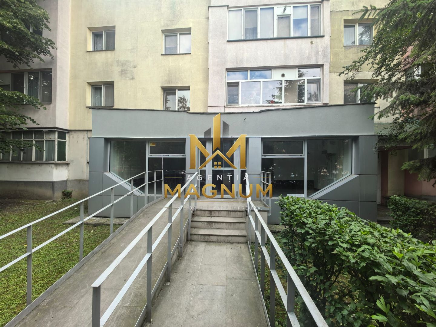 Spațiu comercial renovat, vitrină 10 m, bulevard principal, parter - Poză 6