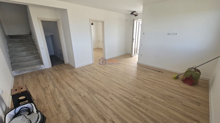 Casa cu 4 camere LA CHEIE in Calea Cisnadiei, zona Casa de Apa - Poză 2